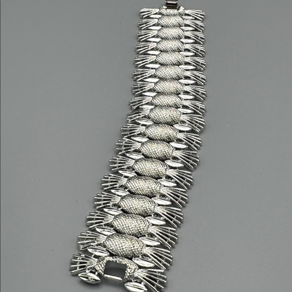 Vinage Sarah Coventry Simply Elegant Art Deco Statement Panel Bracelet - Picture 6 of 6